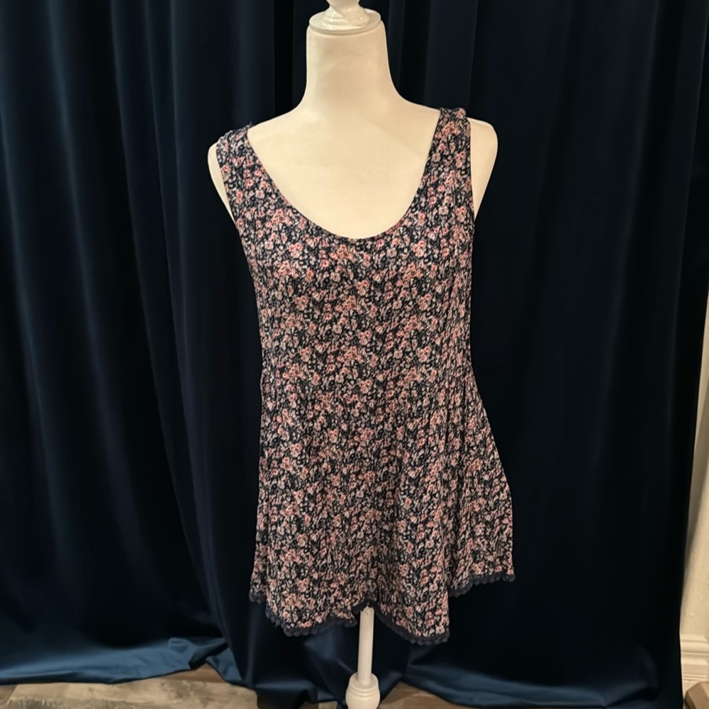 Woman’s floral romper. Size M